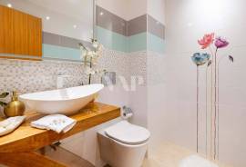 Modern 2 Bedroom Apartment in Vilamoura with Pool and Jacuzzi, Vilamoura