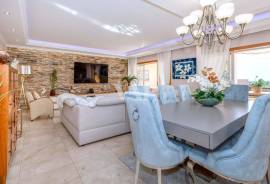Modern 2 Bedroom Apartment in Vilamoura with Pool and Jacuzzi, Vilamoura