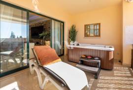 Modern 2 Bedroom Apartment in Vilamoura with Pool and Jacuzzi, Vilamoura