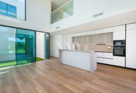 2 bedroom villa with private pool in central area, Vilamoura