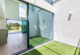 2 bedroom villa with private pool in central area, Vilamoura