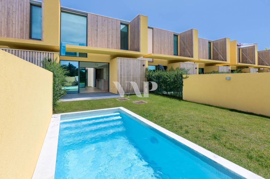 2 bedroom villa with private pool in central area, Vilamoura