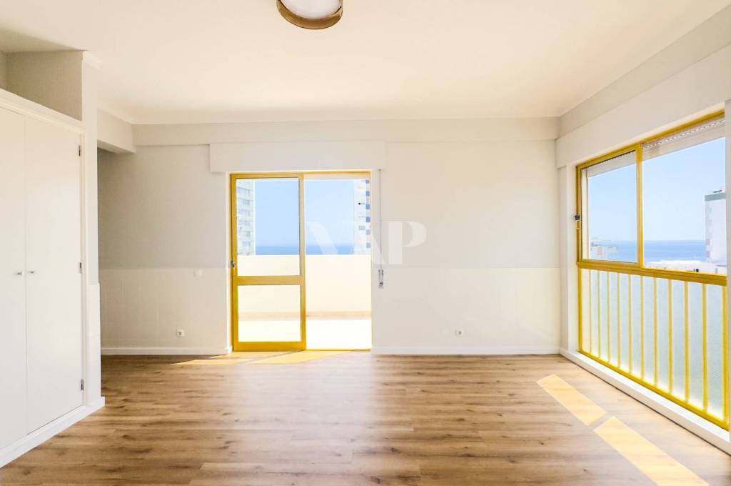 Studio flat with sea view in Quarteira