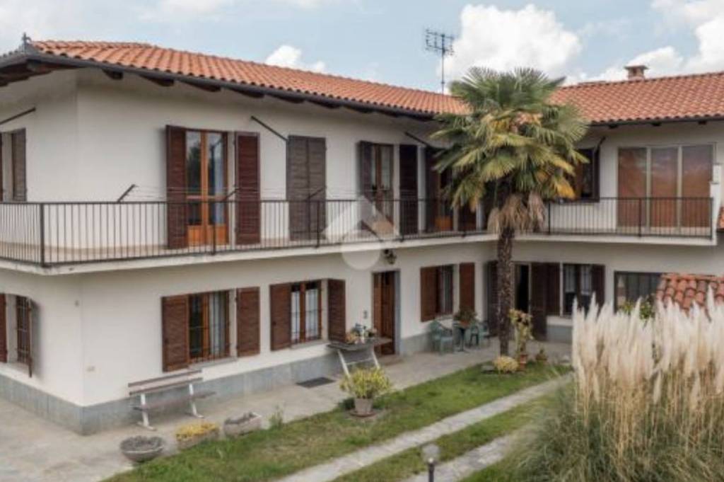 Excellent 8 Bed Villa for Sale In Verzuolo Cuneo