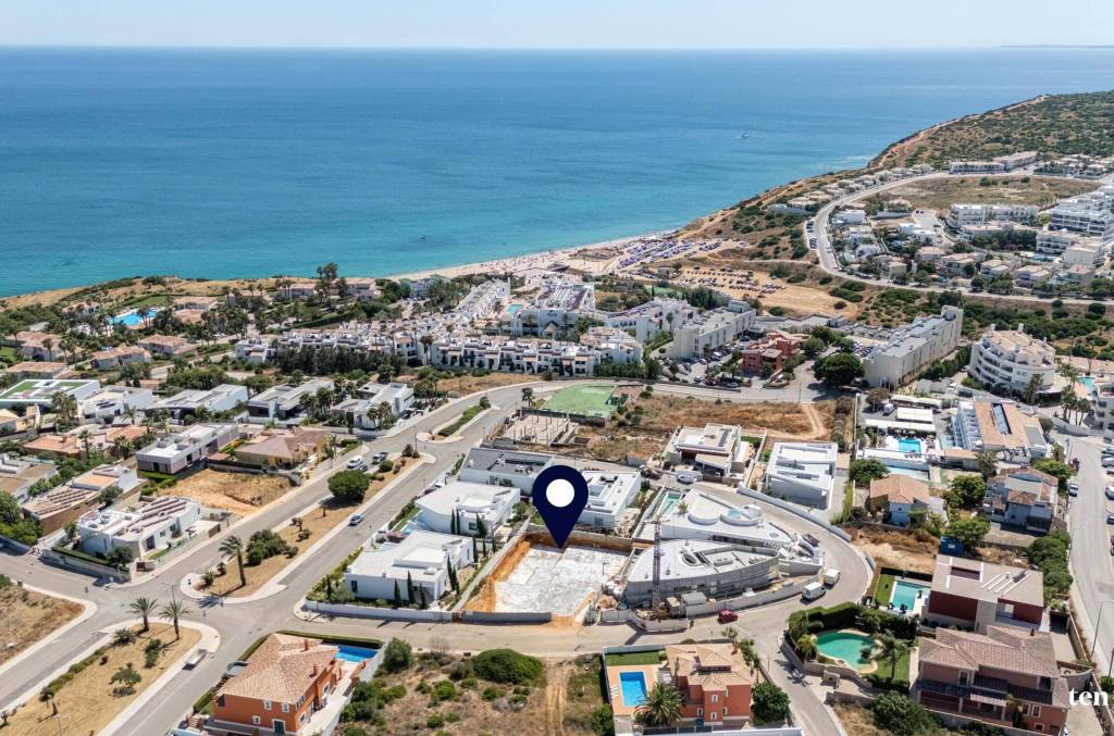 Contemporary 3-Bedroom Villa with Sea View – Porto de Mós, Lagos