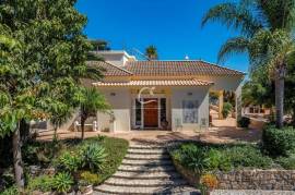 Elegant Countryside Villa with Panoramic Views in the Algarve
