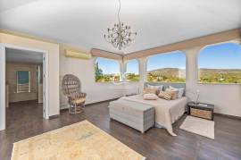 Elegant Countryside Villa with Panoramic Views in the Algarve