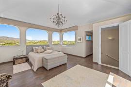 Elegant Countryside Villa with Panoramic Views in the Algarve