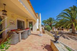 Elegant Countryside Villa with Panoramic Views in the Algarve