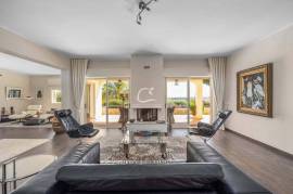 Elegant Countryside Villa with Panoramic Views in the Algarve
