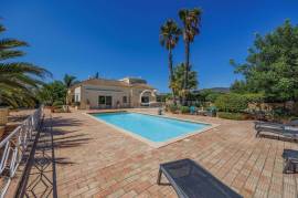 Elegant Countryside Villa with Panoramic Views in the Algarve