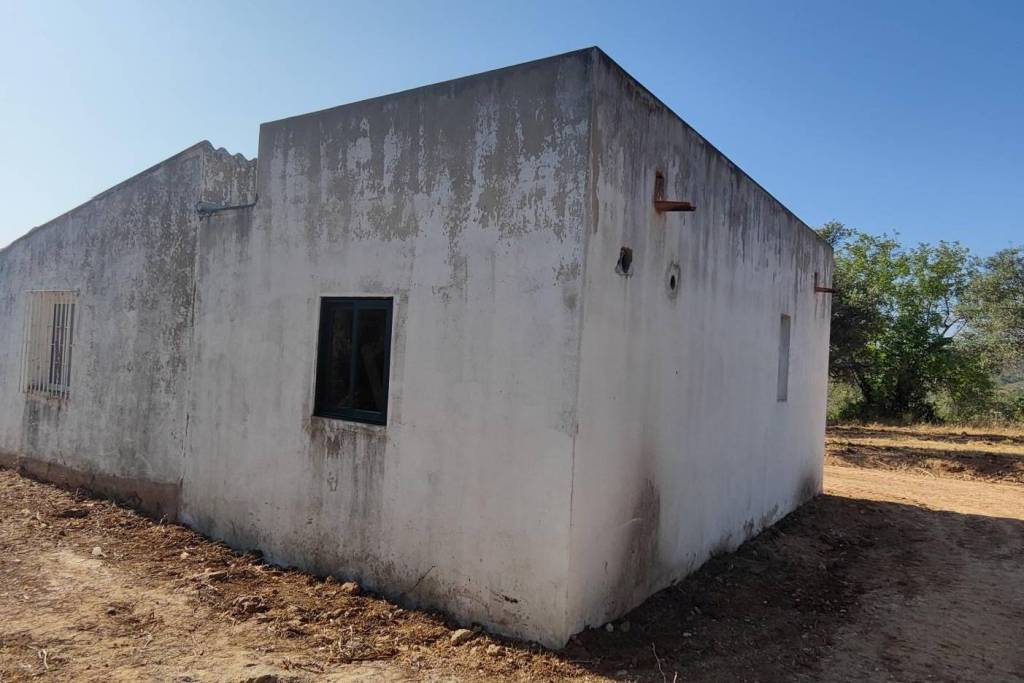 Land in Querença with House to Legalize - Unique Opportunity!