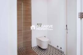 Modern 2-Bedroom Flat in Central Faro with Garage and Amenities
