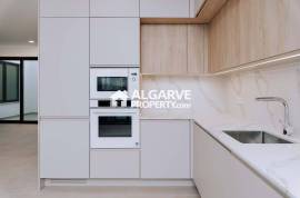 Modern 2-Bedroom Flat in Central Faro with Garage and Amenities