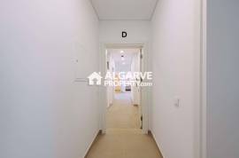 Modern 2-Bedroom Flat in Central Faro with Garage and Amenities