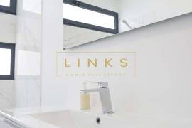 3-Bedroom Semi-Detached Modern Villa in Campanário – A Rare Opportunity with Stunning Sea and Mountain Views