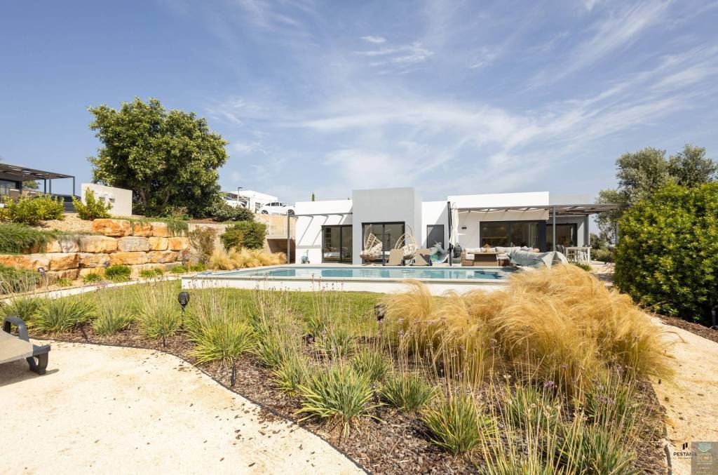 Semi-detached villa T1 + 2 with pool in the Pestana Valley Nature Village - Ferragudo