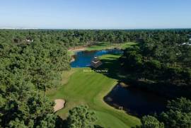 T4 house with pool and Golf course