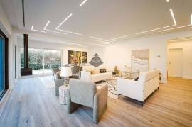 T4 house with pool and Golf course