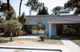 T4 house with pool and Golf course