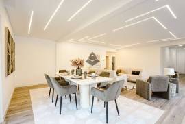 T4 house with pool and Golf course