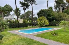 T4 house with pool and Golf course