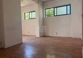 Office| For total refurbishment | Metro Odivelas