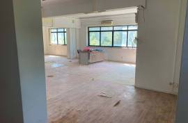 Office| For total refurbishment | Metro Odivelas
