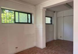 Office| For total refurbishment | Metro Odivelas