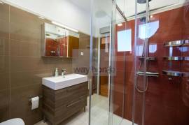 Leasehold | 3 Bedroom Apartment | Refurbished & Equipped | Restelo