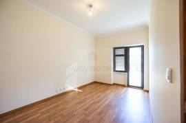 Leasehold | 3 Bedroom Apartment | Refurbished & Equipped | Restelo