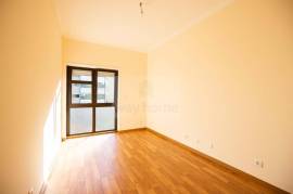 Leasehold | 3 Bedroom Apartment | Refurbished & Equipped | Restelo