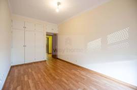 Leasehold | 3 Bedroom Apartment | Refurbished & Equipped | Restelo