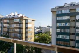 Leasehold | 3 Bedroom Apartment | Refurbished & Equipped | Restelo