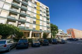 Leasehold | 3 Bedroom Apartment | Refurbished & Equipped | Restelo