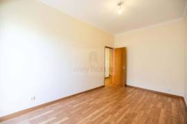 Leasehold | 3 Bedroom Apartment | Refurbished & Equipped | Restelo