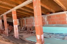 House T2 | Under refurbishment | Land of 480 m2 | Alenquer