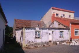 House T2 | Under refurbishment | Land of 480 m2 | Alenquer
