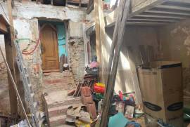 House T2 | Under refurbishment | Land of 480 m2 | Alenquer