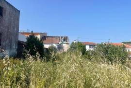 House T2 | Under refurbishment | Land of 480 m2 | Alenquer