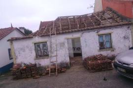 House T2 | Under refurbishment | Land of 480 m2 | Alenquer