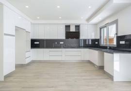 Tavira - Stunning new 3+1 bedroom villa with modern design – prime residential location.
