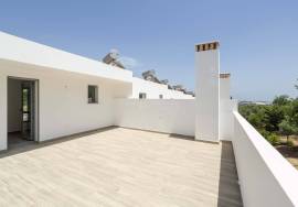 Tavira - Stunning new 3+1 bedroom villa with modern design – prime residential location.