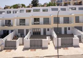 Tavira - Stunning new 3+1 bedroom villa with modern design – prime residential location.