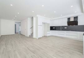 Tavira - Stunning new 3+1 bedroom villa with modern design – prime residential location.