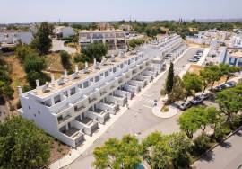 Tavira - Stunning new 3+1 bedroom villa with modern design – prime residential location.