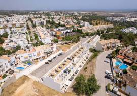 Tavira - Stunning new 3+1 bedroom villa with modern design – prime residential location.