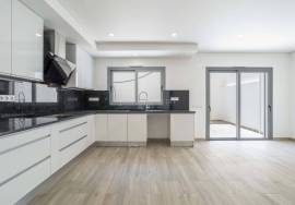 Tavira - Stunning new 3+1 bedroom villa with modern design – prime residential location.