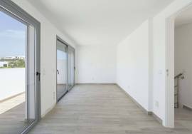 Tavira - Stunning new 3+1 bedroom villa with modern design – prime residential location.