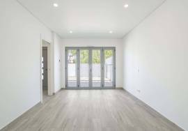 Tavira - Stunning new 3+1 bedroom villa with modern design – prime residential location.